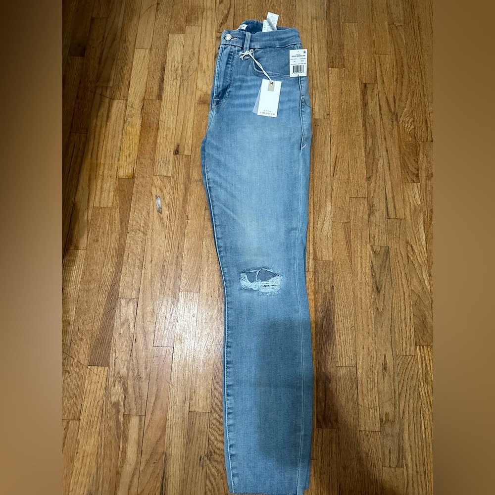 BRAND NEW WITH TAGS- good American light Good waist denim. Size 29